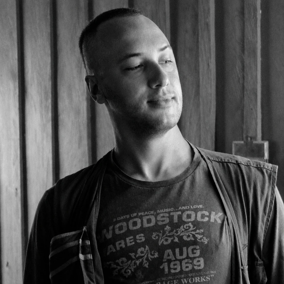 Black-and-white portrait of Icaro Lobo
